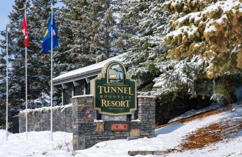 Banff Cabin | Pet-Friendly Escape at Tunnel Mountain Resort: Family Fun!