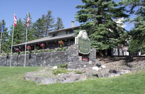 Banff Cabin | Pet-Friendly Escape at Tunnel Mountain Resort: Family Fun!