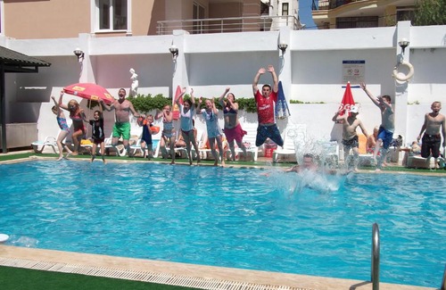 Altinkum Apartment | Family-Friendly Tuntas Suites Altinkum with Pool & Breakfast