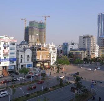 Ngo Quyen Hotel | Tuong Vi 2: Family-Friendly Stay with Hot Tub & Breakfast