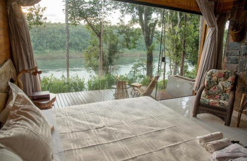 Puerto Iguazu Hotel | Relax at Tupa Lodge: 4-Star Oceanfront Getaway