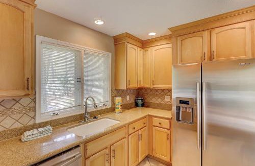 Sea Pines House | Charming Tupelo Cottage: Pet-Friendly Retreat with Hot Tub