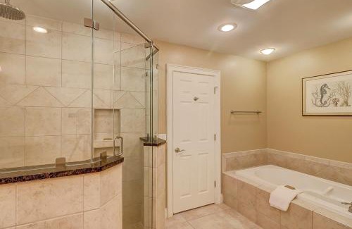 Sea Pines House | Charming Tupelo Cottage: Pet-Friendly Retreat with Hot Tub
