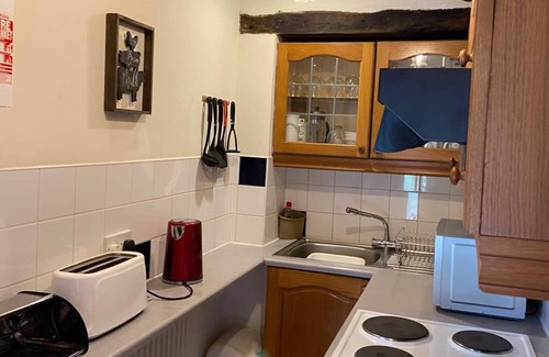 Cirencester House | Pet-Friendly Tupenny Cottage with Pool & Spa in Cotswolds