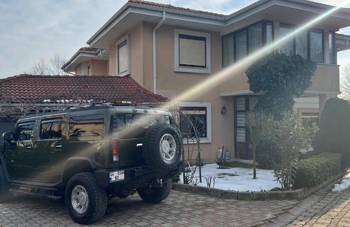 Alkent 2000 Villa | Discover Turan’s: Pet-Friendly Retreat with Pool Access