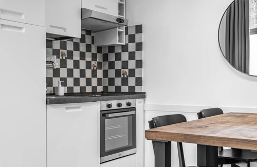 Saragozza-Porto Hostel | Turati Apartment: Bright and central flat