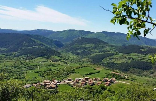 Neril Apartment | Guest Rated 9.5: Family-Friendly Turismo Rural Castell