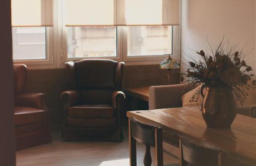Eixample Apartment | Explore Turistic Girona: Family-Friendly 3-Bedroom Retreat