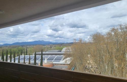 Eixample Apartment | Explore Turistic Girona: Family-Friendly 3-Bedroom Retreat