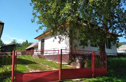 Runina Ski Chalet | Charming Chalupa Runina 8: Pet-Friendly Retreat Awaits