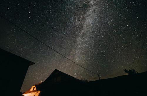 Runina Ski Chalet | Charming Chalupa Runina 8: Pet-Friendly Retreat Awaits