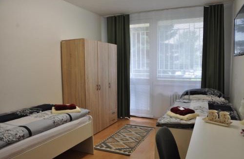 Zapad House | Comfortable Školský internát Medická 2 with Family Amenities
