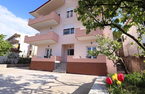 Piskupat House | Experience Turka Lake House: Guest Rated 10/10, Oceanfront Retreat