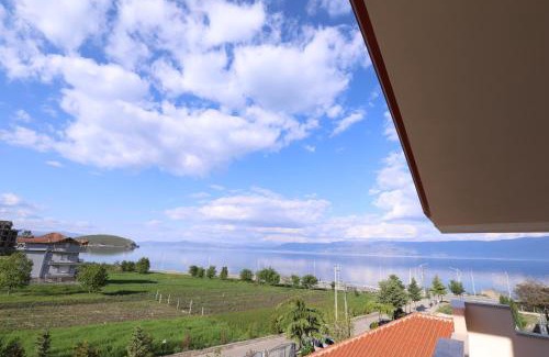 Piskupat House | Experience Turka Lake House: Guest Rated 10/10, Oceanfront Retreat
