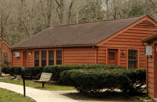 Marshall Hotel | Escape to Turkey Run Inn & Cabins with Ocean View Amenities
