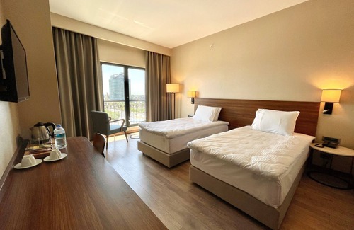Yuregir Hotel | Riverside Retreat: Guest Rated 9.6 with Family-Friendly Amenities