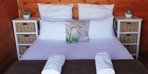 Blue Crane Route Cabin | Family-Friendly Turksvygrivier Safari's with Breakfast Included