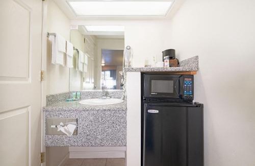 Turlock Hotel | Pet-Friendly Turlock Inn: 8.5/10 Rated Getaway