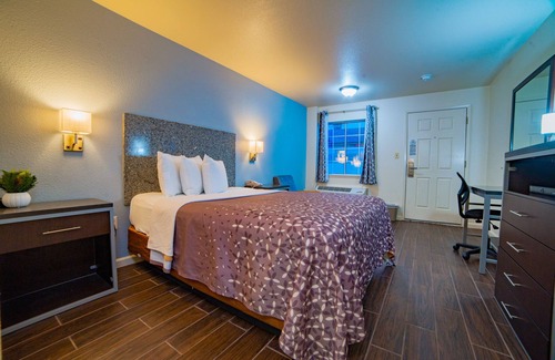 Turlock Hotel | Explore Turlock Inn: Family-Friendly Retreat with Spa & Breakfast