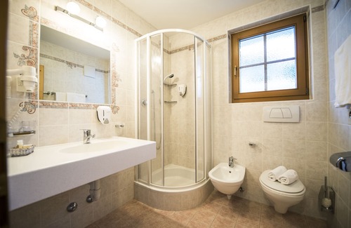 Valle San Silvestro Hotel | Discover Turmhotel Gschwendt - Rated 9.2 with Breakfast & More