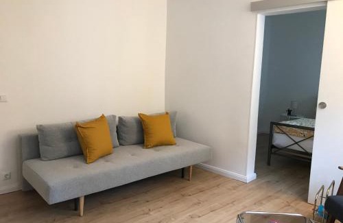 Weinheim Apartment | Discover Turmwohnung Büdinger Hof: Family-Friendly Retreat