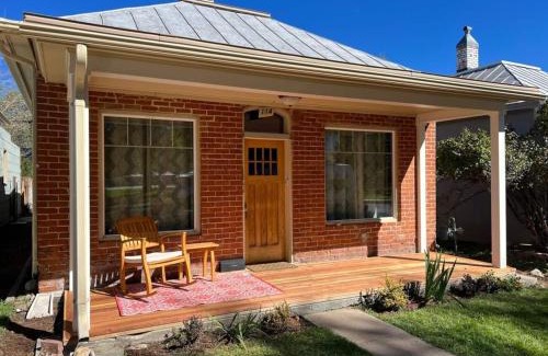 Salida House | Historic Hotel on the Park: Family-Friendly Downtown Escape