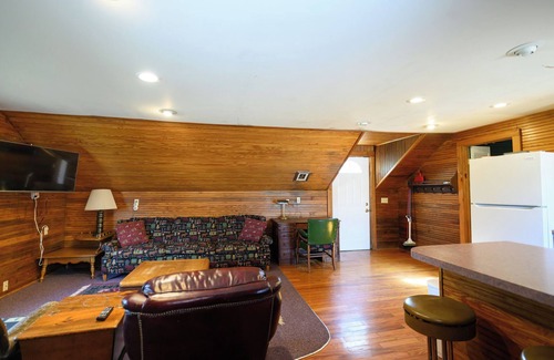 Lake Village Cabin | Turn On Inn