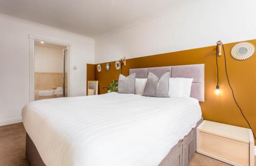 Turnberry Apartment | Elegant Turnberry Accommodation with Pool & Pet-Friendly Perks