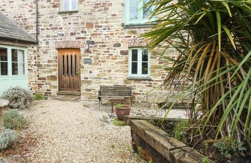 Bodmin House | Turneys Cottage - Pet & Child Friendly Retreat with 8.8 Rating