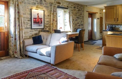 Bodmin House | Turneys Cottage - Pet & Child Friendly Retreat with 8.8 Rating