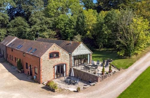 Wall-under-heywood House | Elegant Turnip House: 5-Star Comfort for the Whole Family