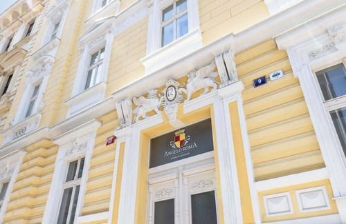Prague 2 Apartment | Guest Rated 10/10: Cozy Studio with Family-Friendly Amenities