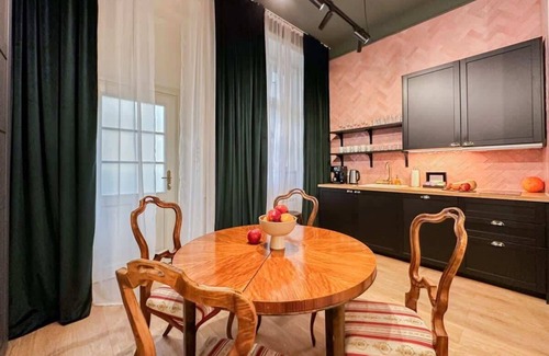 Nove Mesto Apartment | TurnKey | Antonin Dvorak Suite