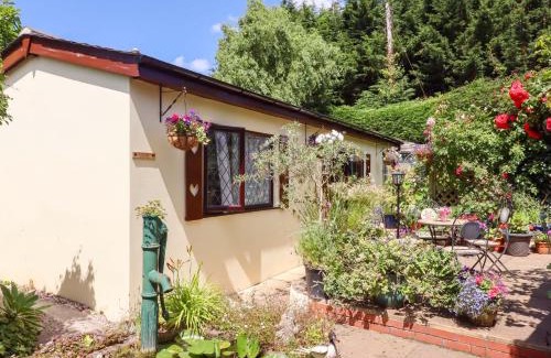 Galmpton House | Discover Turnpike Lodge: Your Budget-Friendly Escape