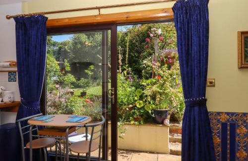 Galmpton House | Discover Turnpike Lodge: Your Budget-Friendly Escape
