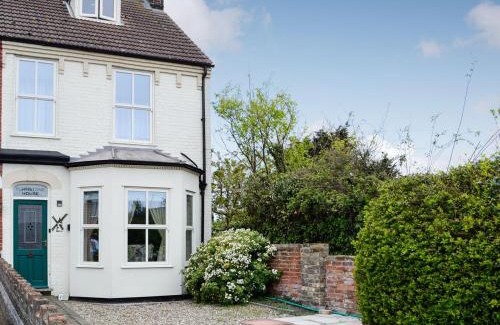 Gorleston-on-Sea House | Experience Turnstone House: Pet-Friendly Retreat with Top Ratings