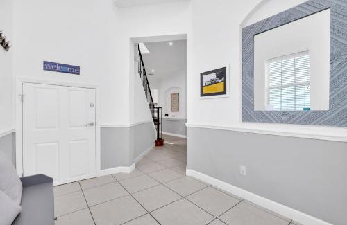 Bay Lake House | Experience Turquoise Delight: Family-Friendly Getaway