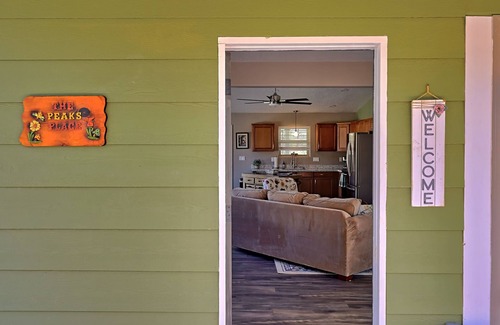 Zuzax House | Turquoise Trail Bungalow: Ocean Views & Pet-Friendly Stay