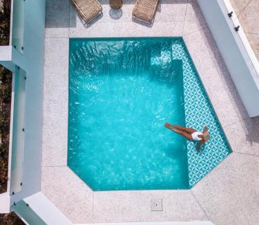 Scarborough House | Discover Turquoise Waters Retreat with Pool & Family Fun