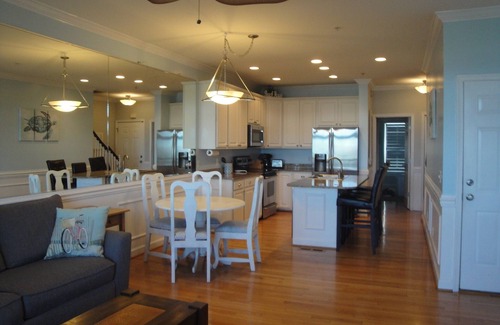 Sunset Point House | Riverside Retreat: Turtle Bay 15 with Pool and Dock Access