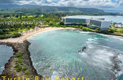 Kahuku Apartment | Cozy Turtle Bay Estates Condo with Pool & Breakfast
