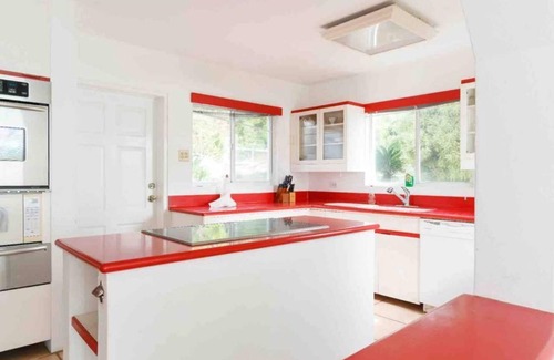 Frigate Bay House | Relax at Turtle Beach White House: Family-Friendly Getaway