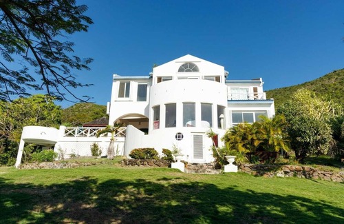 Frigate Bay House | Relax at Turtle Beach White House: Family-Friendly Getaway