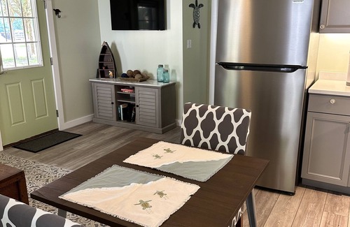 Valley Lee Cottage | Guest Rated: Turtle Cove at Cedar Cove Marina with Ocean View