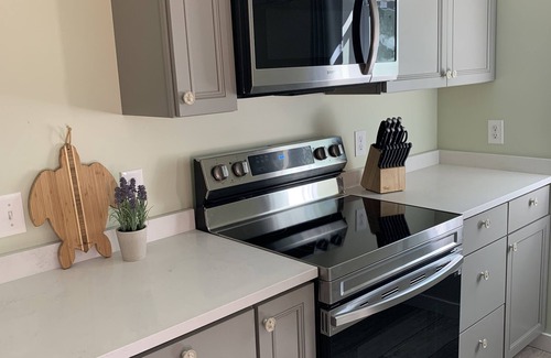 Valley Lee Cottage | Guest Rated: Turtle Cove at Cedar Cove Marina with Ocean View