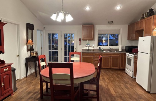 Sister Lakes House | Experience Turtle Cove at Viewpoint Beach with Ocean Views