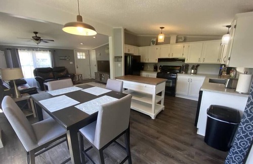 Lewiston House | Pet-Friendly Turtle Cove: Top-Rated Family Getaway