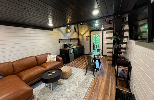 Campton House | Turtle Hatch-Hillside Cottage
