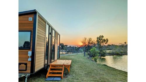 Burrum River House | Cozy Turtle Island Lakeside Tiny House - Rated 8.8/10
