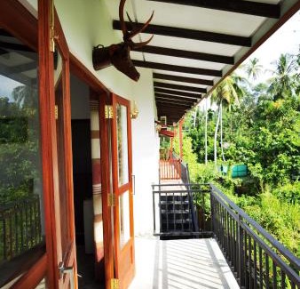 Rumassala House | Pet-Friendly Turtle Lamp: A 10/10 Family Getaway